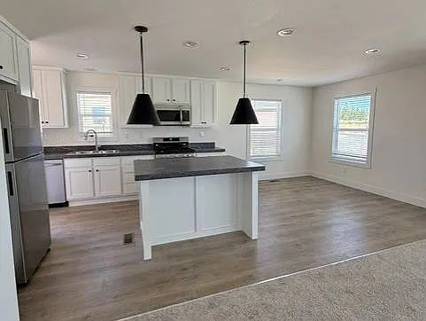 3 bed, 2.0 bath, 1160 sqft, $1,795 — Photo 3