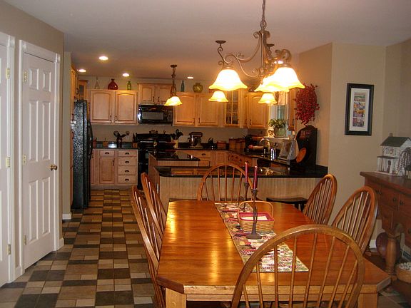 kitchen/dining area