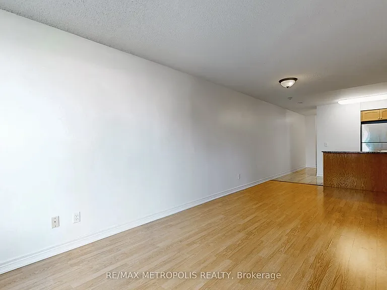 30 Grand Trunk Cres #502 — Photo 8