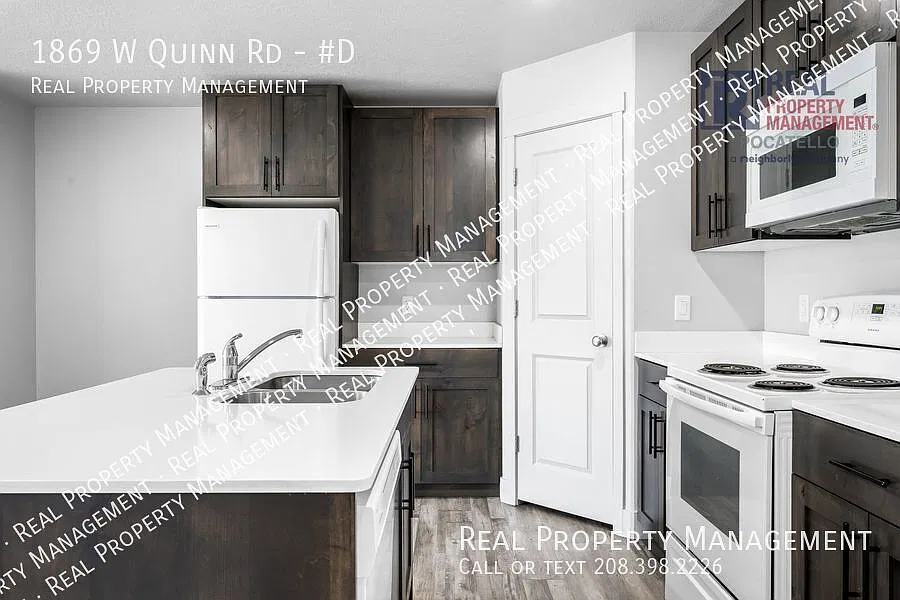 3 Bedroom 1 Bath Apartment — Photo 4