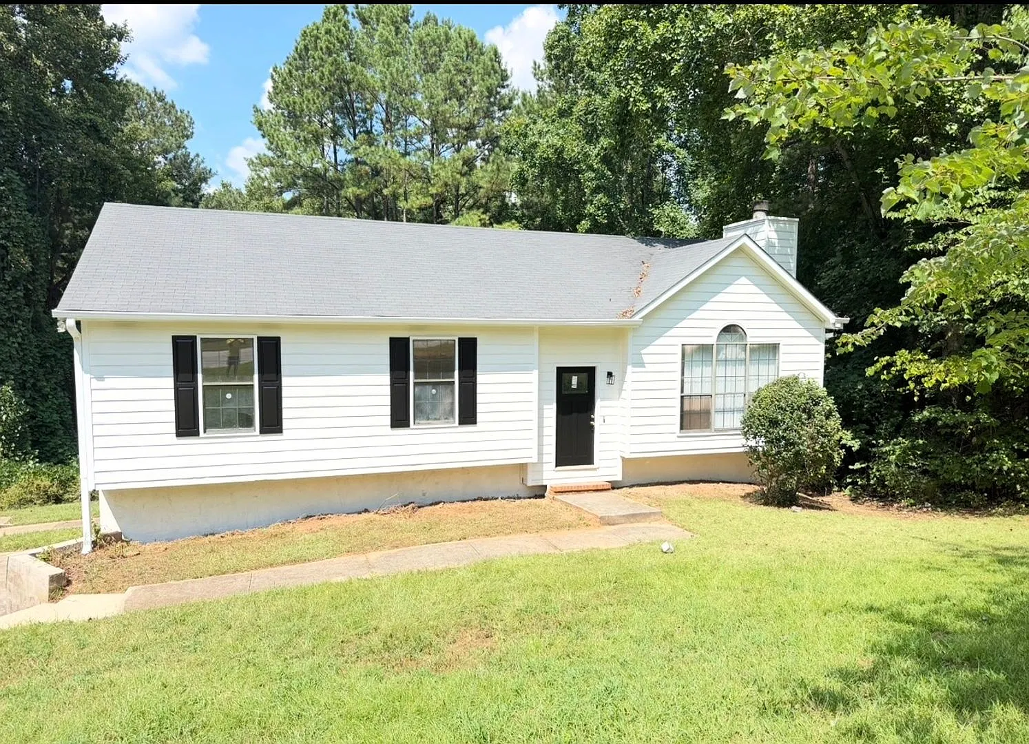 Newly Renovated Home On A Quiet Cul-de-Sac In Stockbridge! — Photo 2