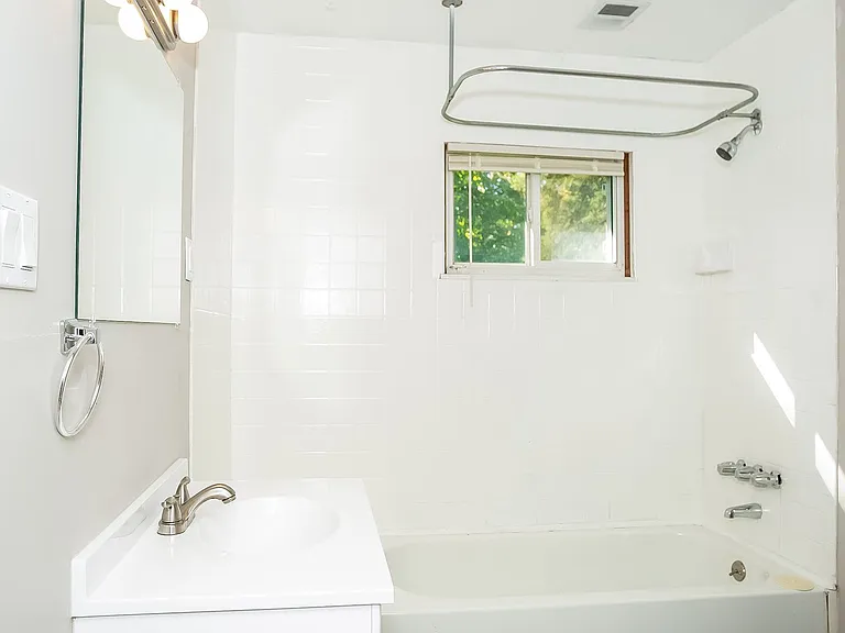 1337978_029_bathroom_13162047.jpg