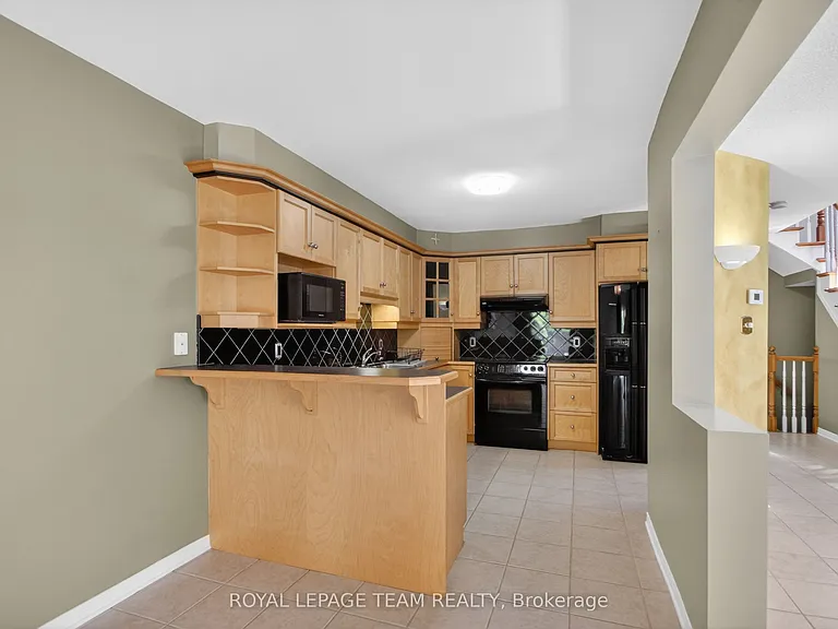 32 Riverstone Dr N — Photo 12