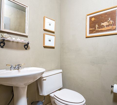 4th image of 873 N West Knoll Dr #2