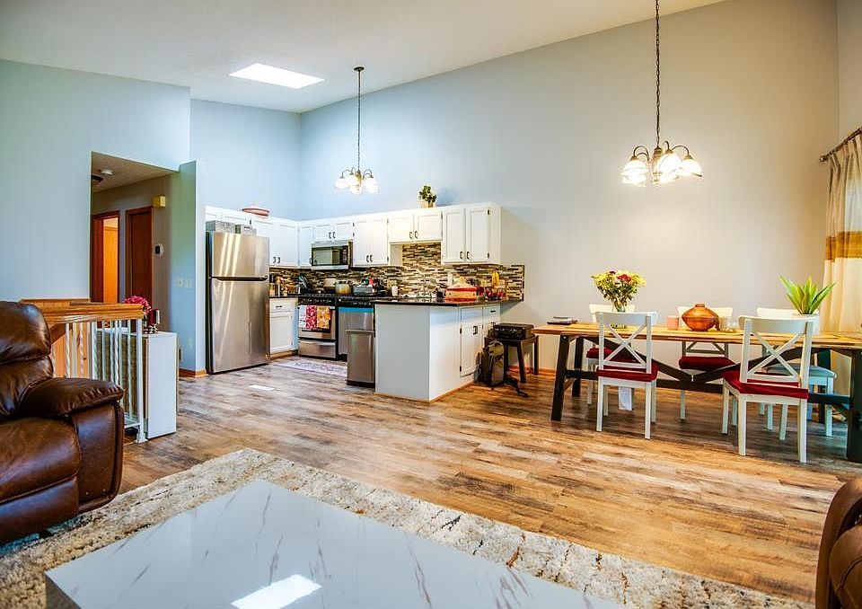 2nd image of 1017 Aston Cir #1