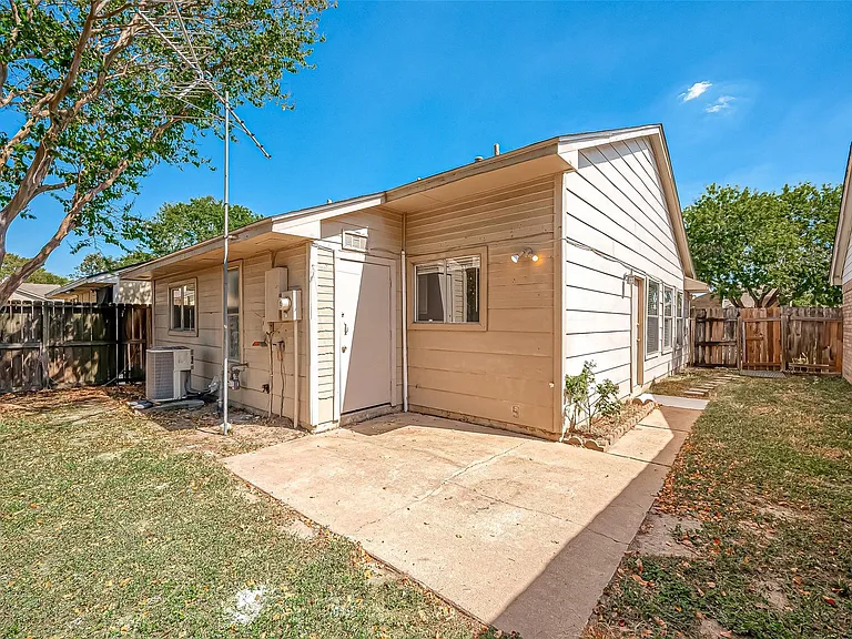 7111 Village Lake Dr — Photo 16
