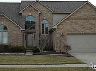 17234 Shinnecock Dr, Macomb, MI 48042