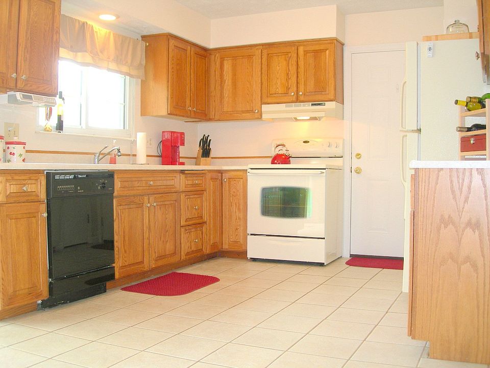 2nd image of 738 Anthony Ln