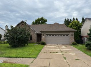2915 Chippewa Dr, Troy, MI 48085