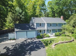 19 Crestwood Rd, Simsbury, CT 06070