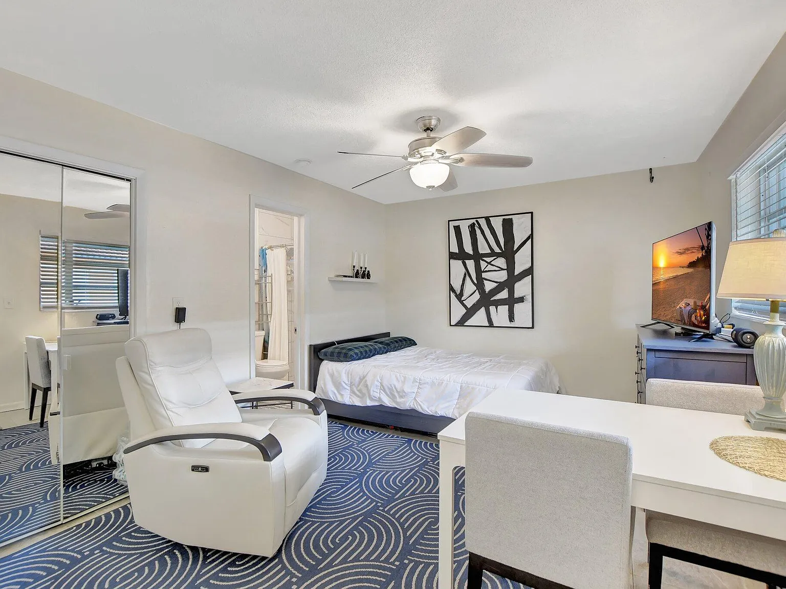 Studio, 1.0 bath, 450 sqft, $1,599 — Photo 3