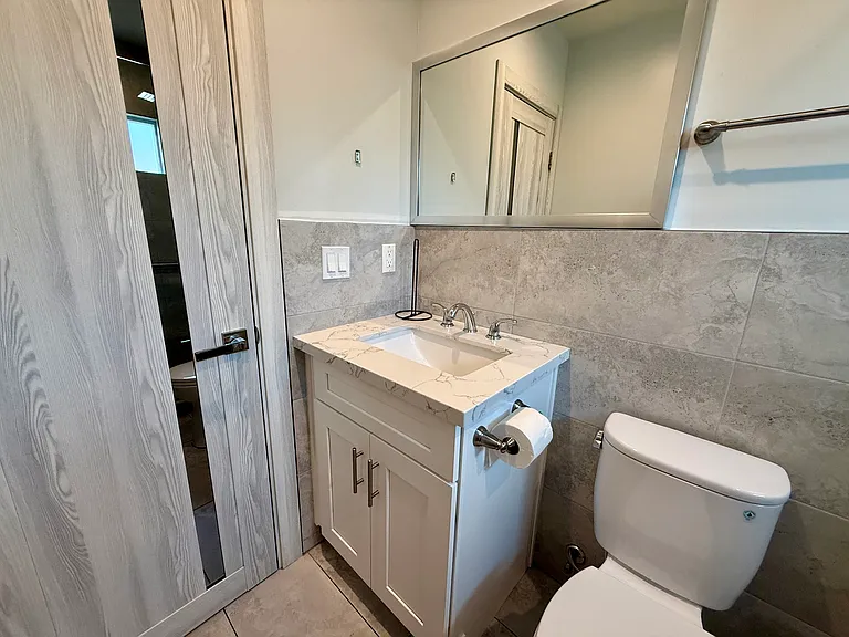 2428 N Lincoln St — Photo 17