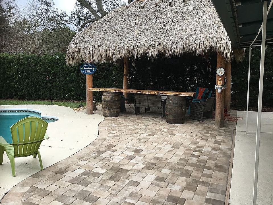 INCREDIBLE BACK YARD OASIS