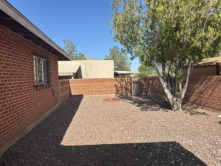 1739 E Edison St — Photo 19