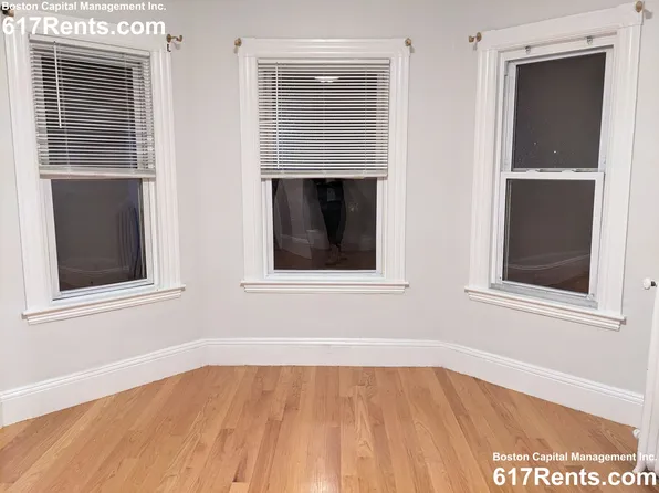 25 Moreland St #2, Somerville, MA 02145