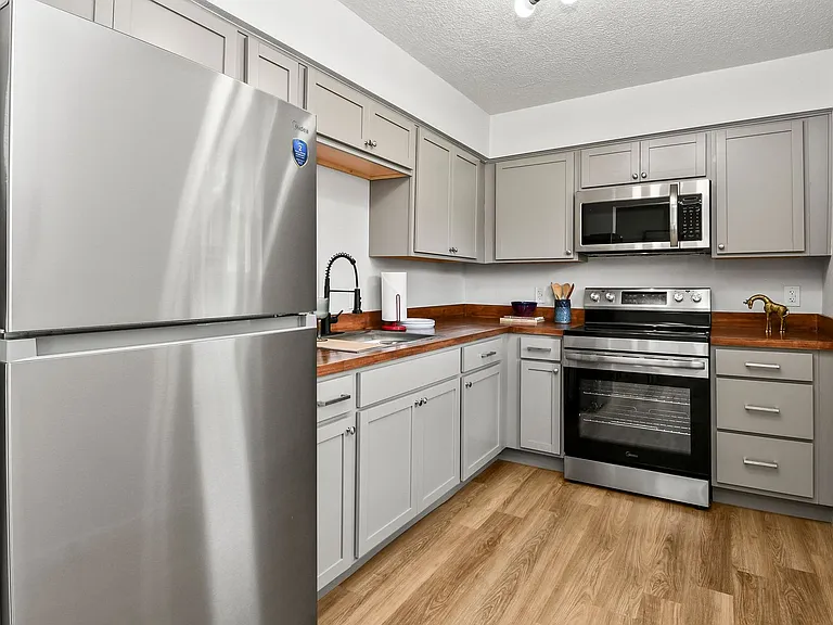 2035 S Florence Ave — Photo 68