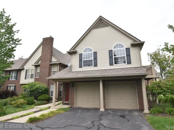 28101 Carlton Way Dr, Novi, MI 48377