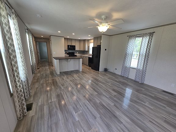 4th image of 700 W Ridgeway Ave #126