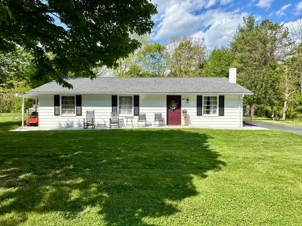 306 Broken Arrow Ln, Covington, VA 24426