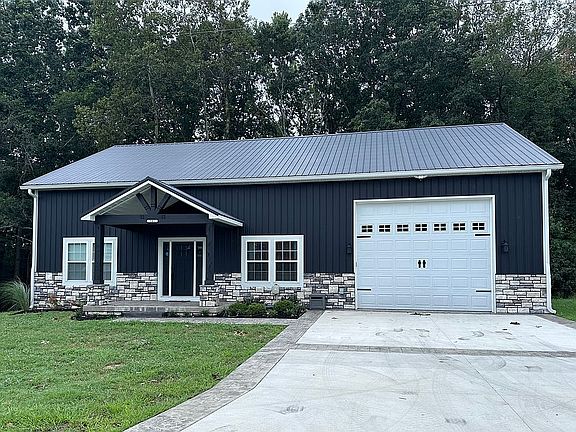 3rd image of 141 Peach Tree Ln