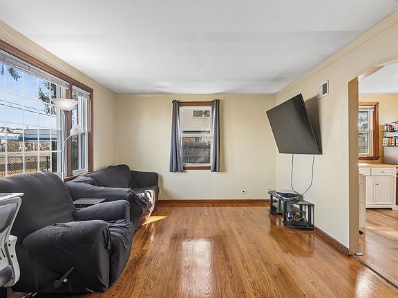 3rd image of 2204 25th Ave