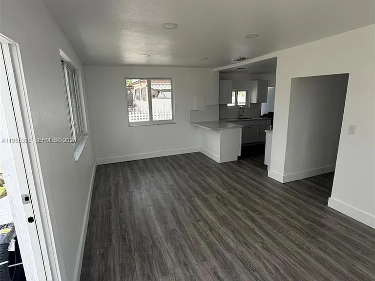 1637 NW 31st Ave — Photo 4