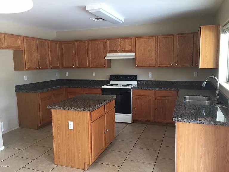 3907 S Soho Ln — Photo 7
