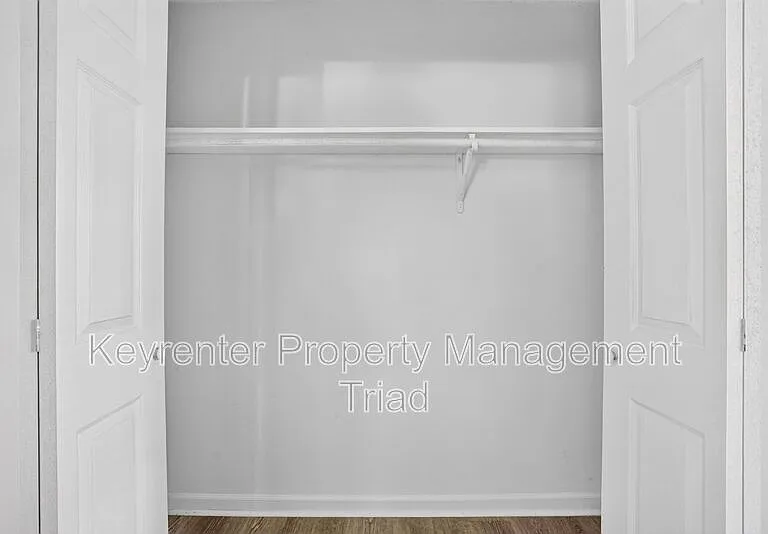 151 Laura Ave — Photo 23