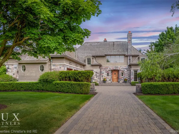 2937 Turtle Pond Ct, Bloomfield Hills, MI 48302