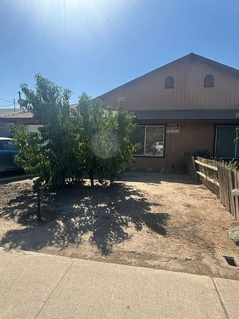 2 Bedroom Home In Dos Palos — Photo 1