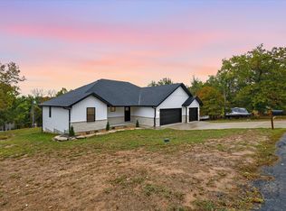 123 Pinewood Dr, Reeds Spring, MO 65737