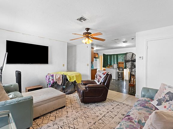 4th image of 1449 W 35th Street