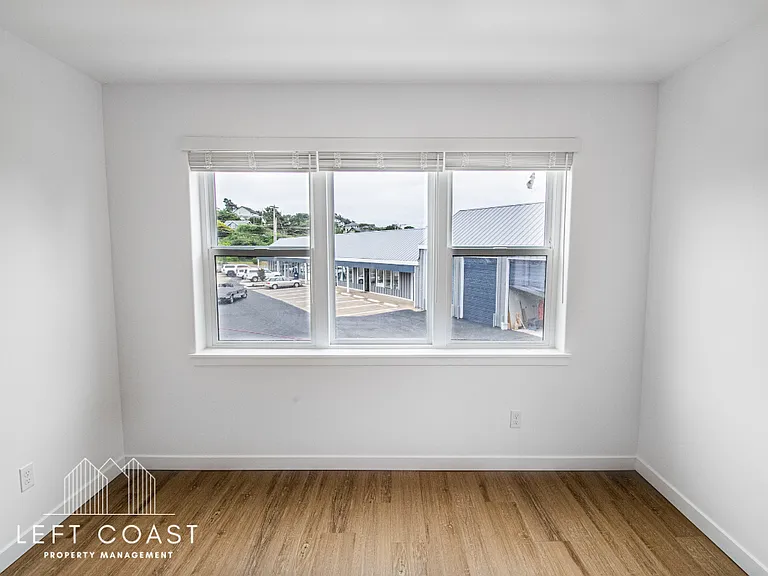 680 SE Highway 101 — Photo 20