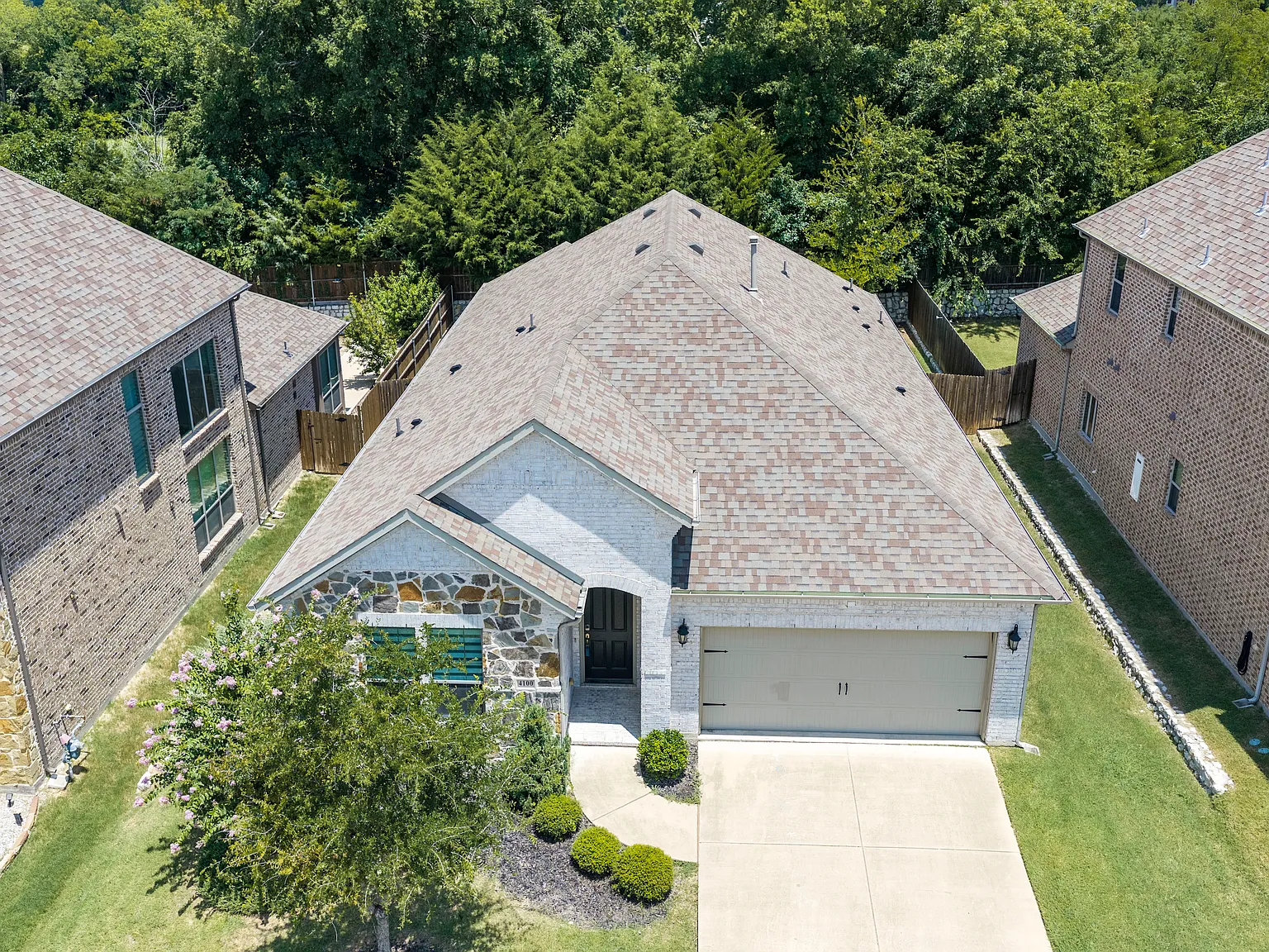 3 bed, 2.5 bath, 2215 sqft, $2,700 — Photo 1