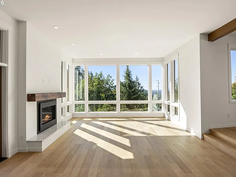3718 SW Hillside Dr — Photo 6