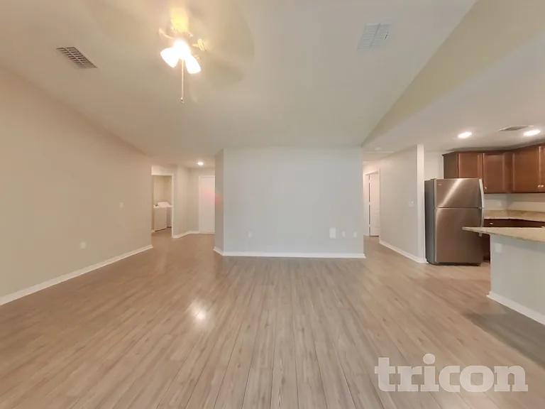 57 Pilgrim Dr — Photo 3