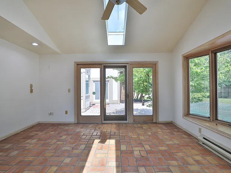 1086 Ravine Ridge Dr — Photo 15