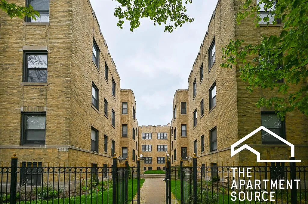 6521 North Newgard Avenue #2E — Photo 1
