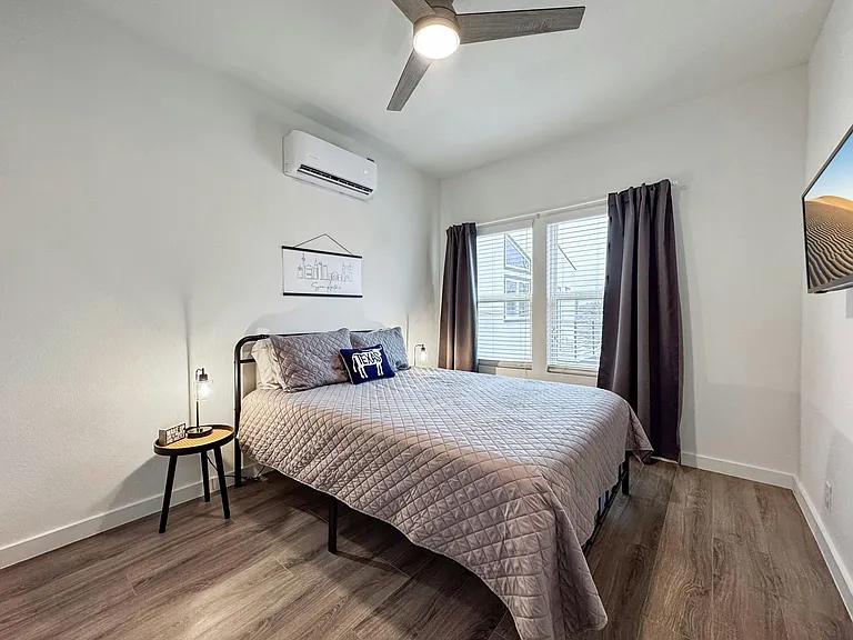 1023 S Gevers St — Photo 14