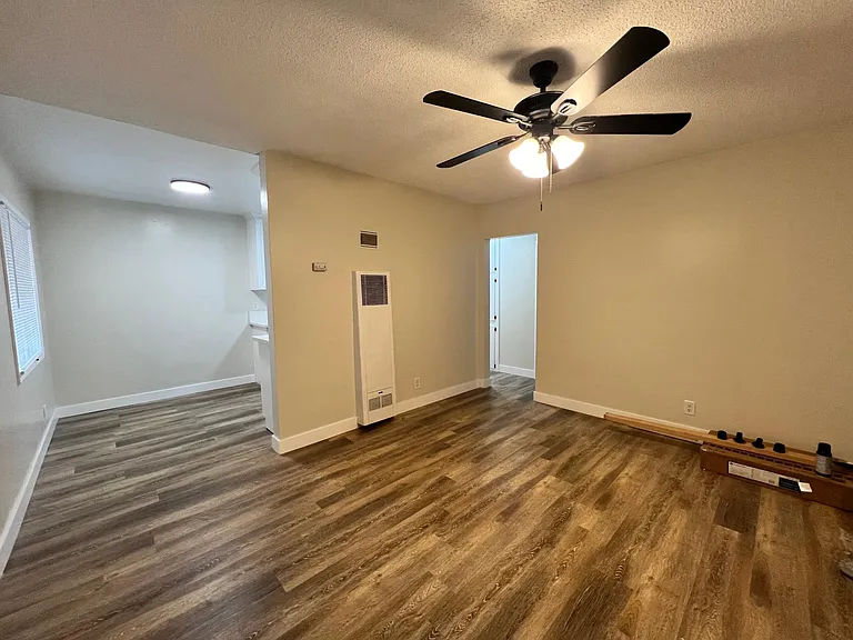 861 N Washington Pl #6 — Photo 3