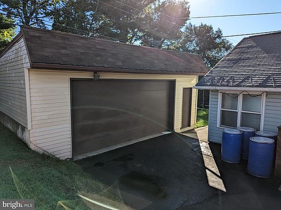 2nd image of 807 Las Vegas Dr