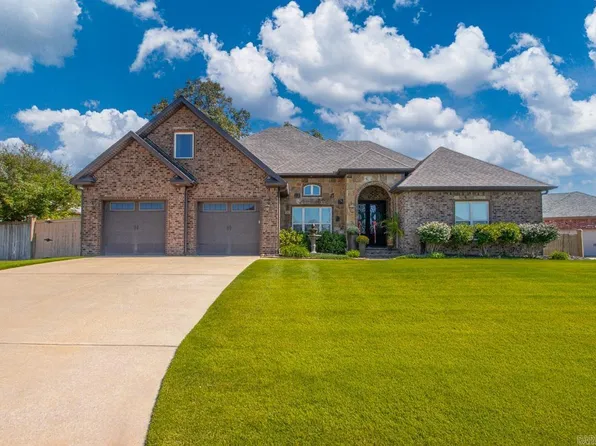 124 Lake Valley Dr, Maumelle, AR 72113