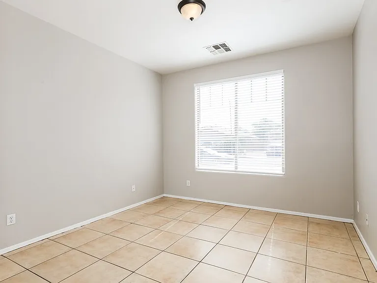 7805 S 68th Dr — Photo 14
