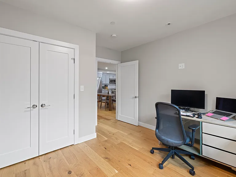 10-16 Everett St #204 — Photo 15
