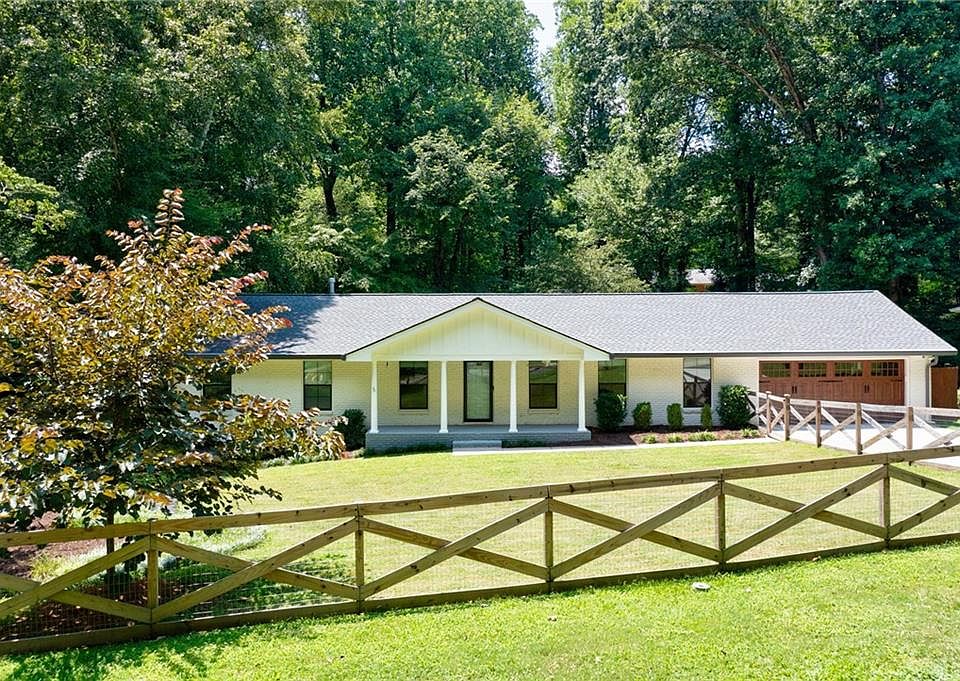 1st image of 3886 Menlo Dr