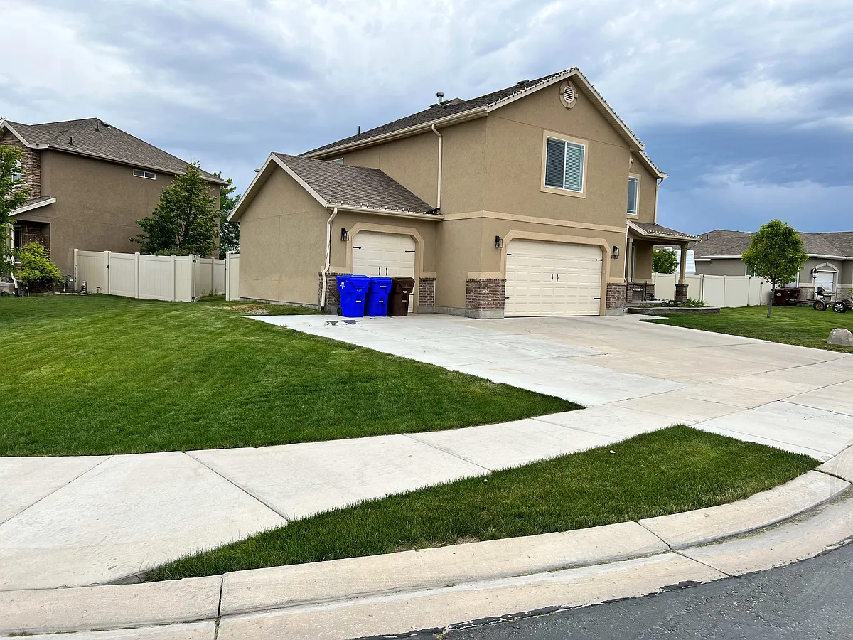 Building Photo - 1182 E Searle Ln