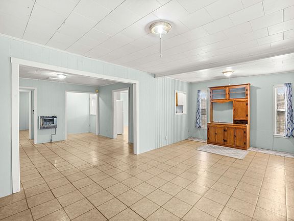 4th image of 121 Hog Farm Rd