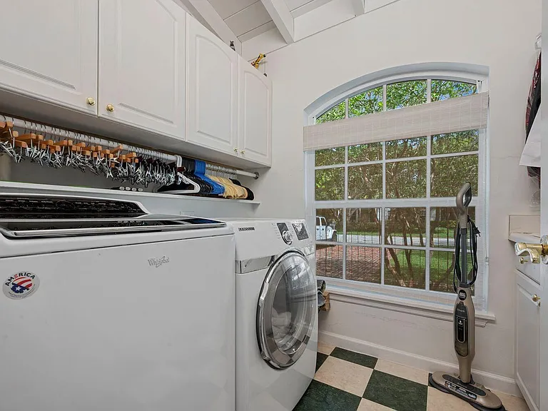 302 NW 16th St — Photo 44