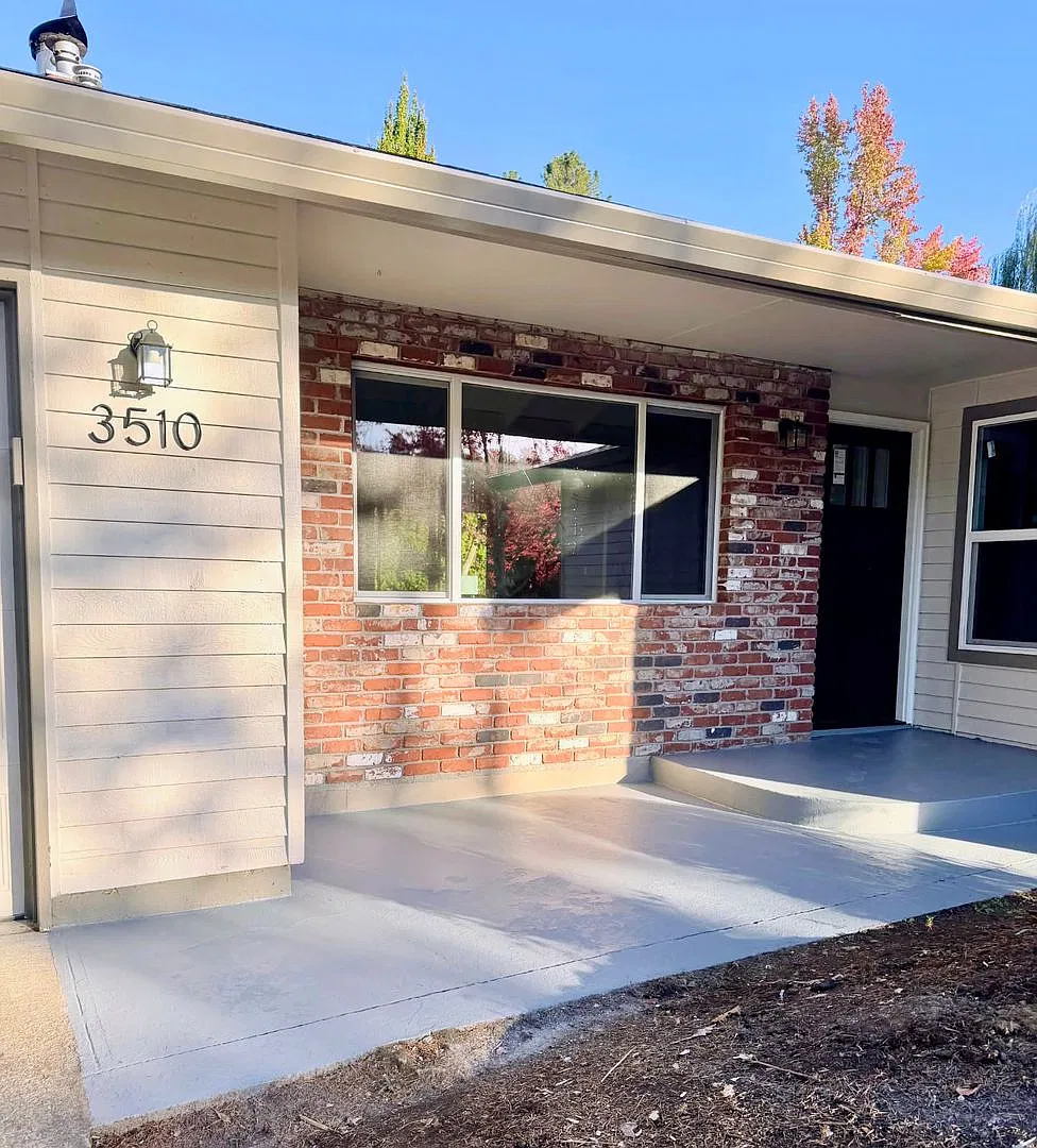 Spacious Hillside Retreat with Sweeping Views | 3510 Croisan Scenic Way S, Salem, OR 97302 — Photo 2