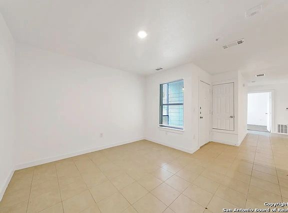 4th image of 903 Canterbury #1104